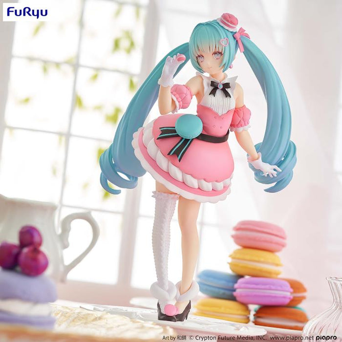 FURYU Vocaloid SweetSweets Series Hatsune Miku (Macaroon) Figure