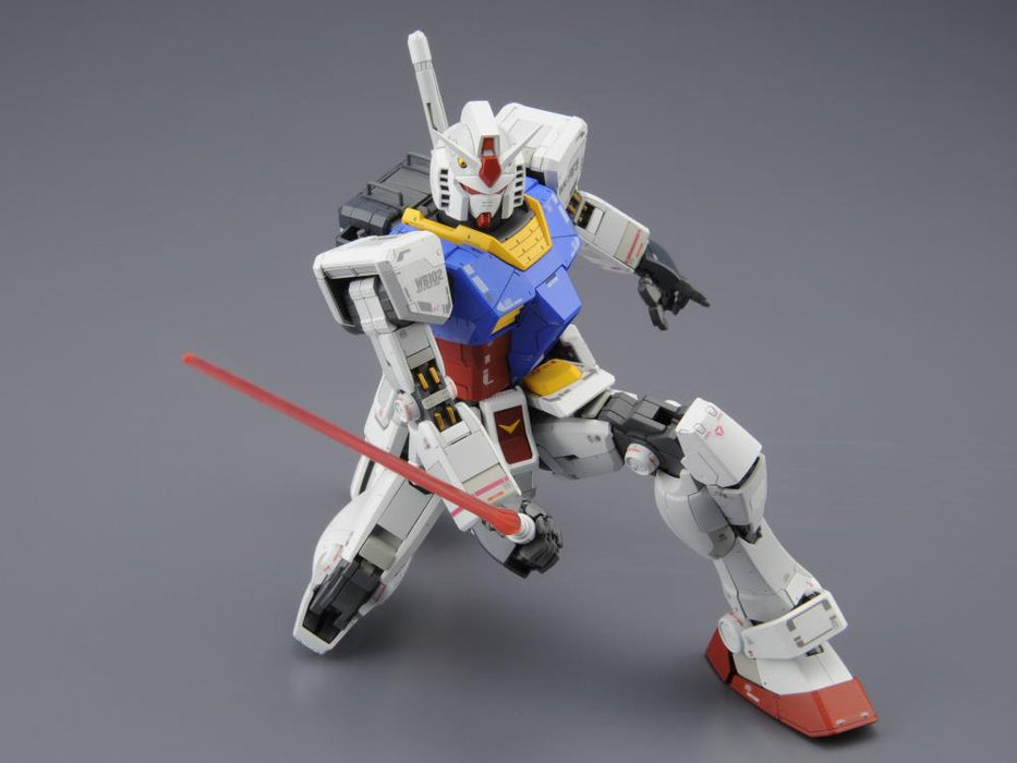 BANDAI Gundam MG 1/100 RX-78-2 Gundam Ver. 3.0 Model Kit