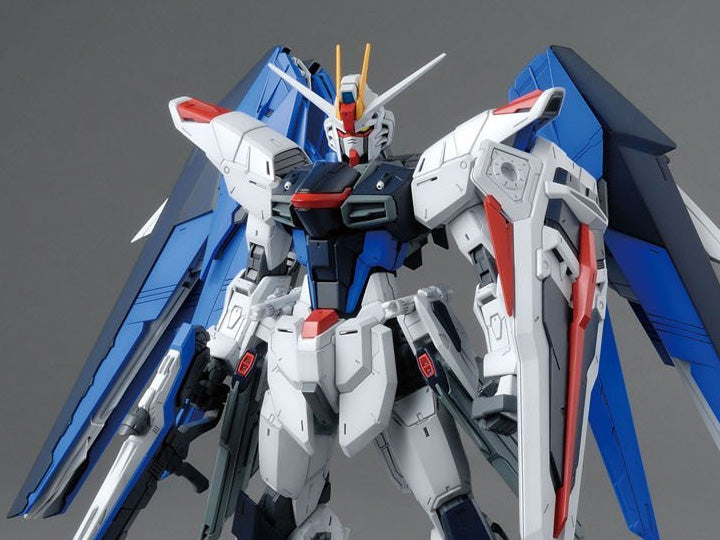 BANDAI Gundam MG 1/100 Freedom Gundam 2.0 Model Kit