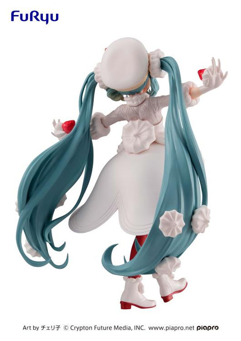 FURYU - Vocaloid Sweet Sweets Series Hatsune Miku Strawberry Shortcake Figure