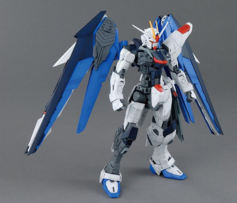 BANDAI Gundam MG 1/100 Freedom Gundam 2.0 Model Kit