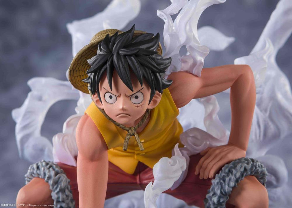 Bandai One Piece FiguartsZERO Extra Battle Monkey D. Luffy (Paramount War) (collectable and rare on the market)